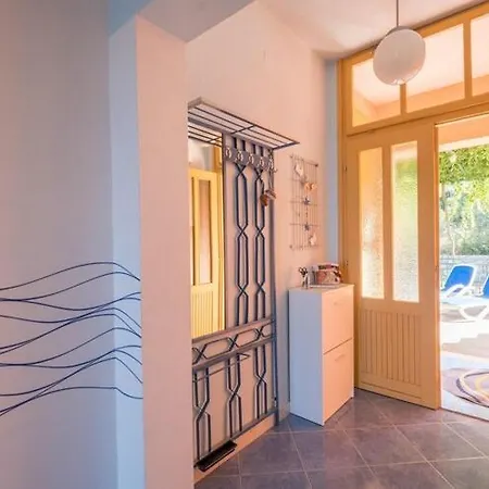 Saulan - One Bedroom With Balcony And Sea View Daire