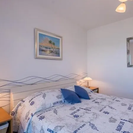 Saulan - One Bedroom With Balcony And Sea View Molunat