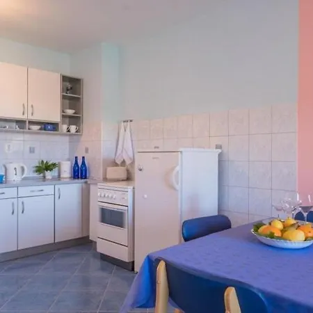 Apartment Saulan - One Bedroom With Balcony And Sea View *