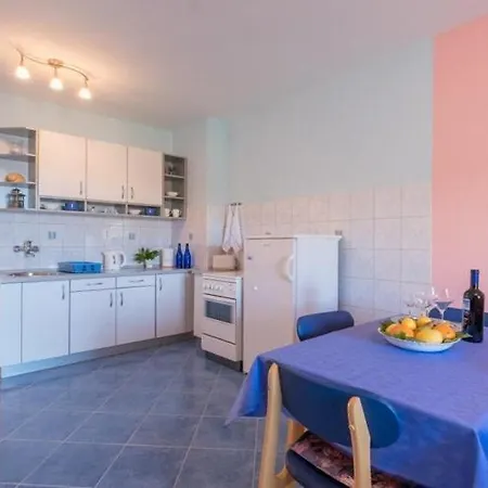 Saulan - One Bedroom With Balcony And Sea View Apartment Molunat