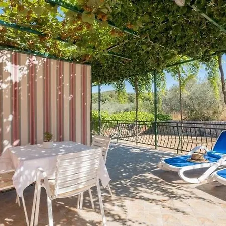 Saulan - One Bedroom With Balcony And Sea View * Molunat