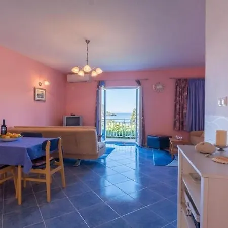 Saulan - One Bedroom With Balcony And Sea View