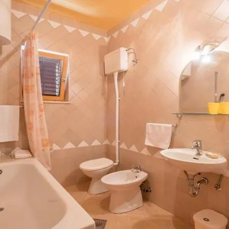 Saulan - One Bedroom With Balcony And Sea View 公寓