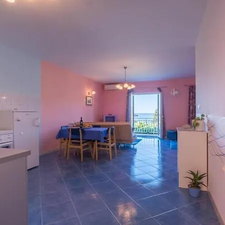 公寓 Saulan - One Bedroom With Balcony And Sea View *