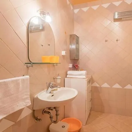 Saulan - One Bedroom With Balcony And Sea View *
