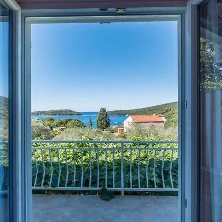 Saulan - One Bedroom With Balcony And Sea View Molunat
