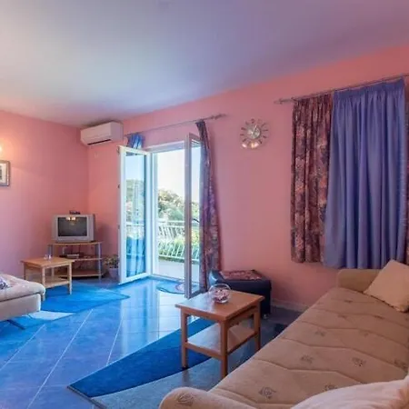 Saulan - One Bedroom With Balcony And Sea View * Molunat