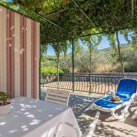 Apartment Saulan - One Bedroom With Balcony And Sea View