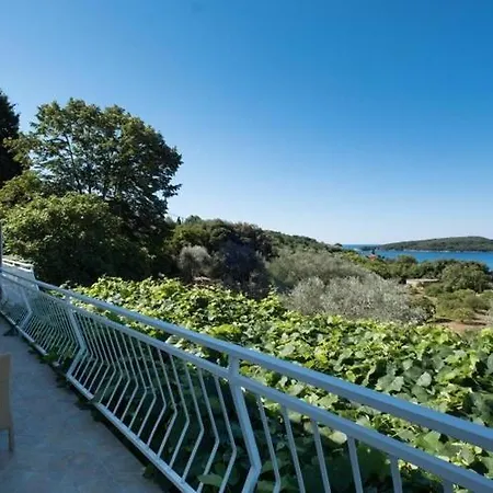 Saulan - One Bedroom With Balcony And Sea View *
